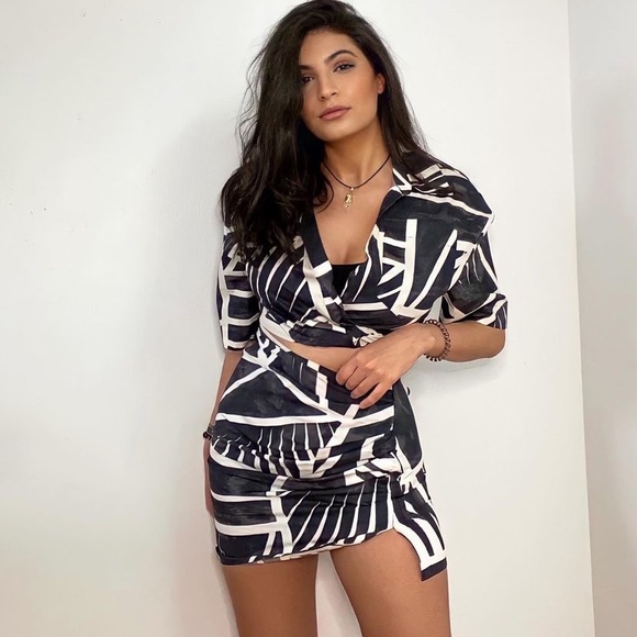 Zara 2 Piece Crop Top and Draped Printed Skirt - Picture 5 of 16